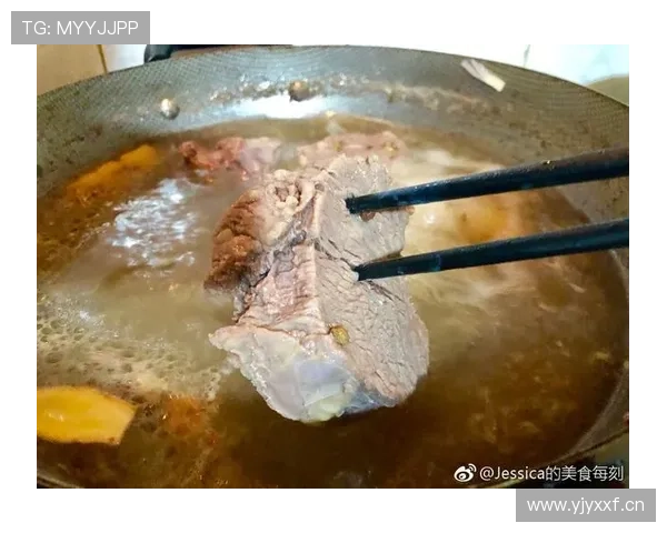 任子威训练完直接拎两袋蛋白粉回家，冰箱塞满冰块和牛肉